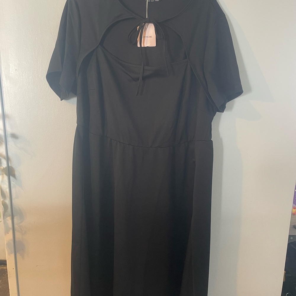 BloomChic Classic Black Midi Dress